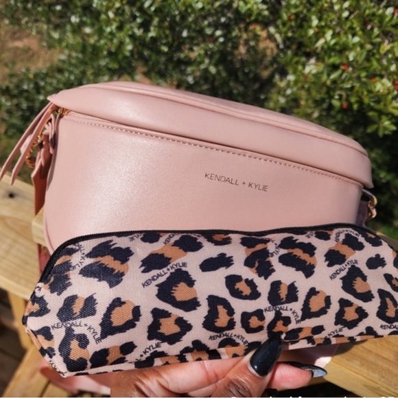 NWT Kendall + Kylie Bumbag - Picture 1 of 5